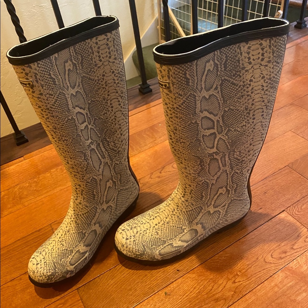 Bear paw boots